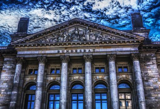 INES-Initiative-Erdgasspeicher-News-BUNDESRAT-FASST-ENTSCHLIESSUNG-ZUR-GASSPEICHERUNG-IN-DEUTSCHLAND-Ansicht-Bundesrat-Himmel